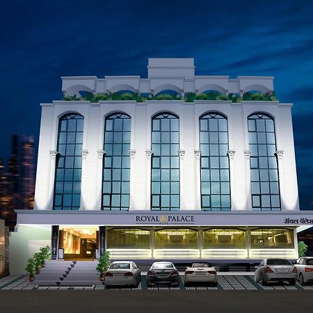 Hotel Royal Palace Jālgaon Exterior foto